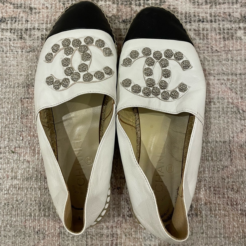 Chanel classic black and white espadrille CC